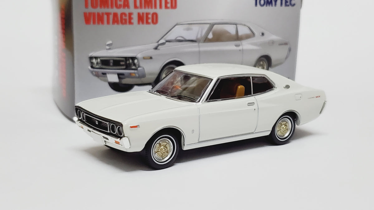 Tomytec Tomica Limited Vintage Neo 1/64 Nissan Laurel Hard Top 2000Sgx